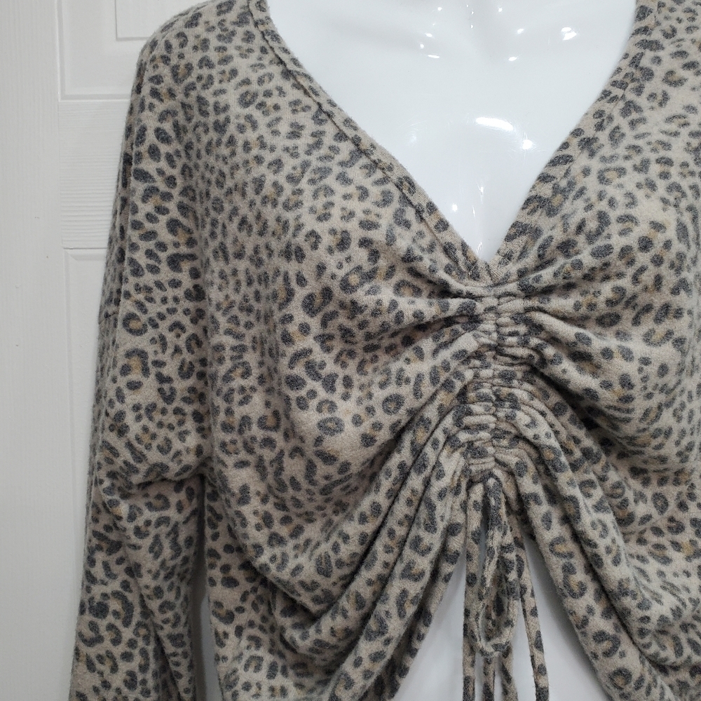 Leopard Print Super Soft Rouched Top - Picture 8 of 10